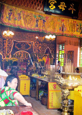 9 Emperror gods celebrations at temple